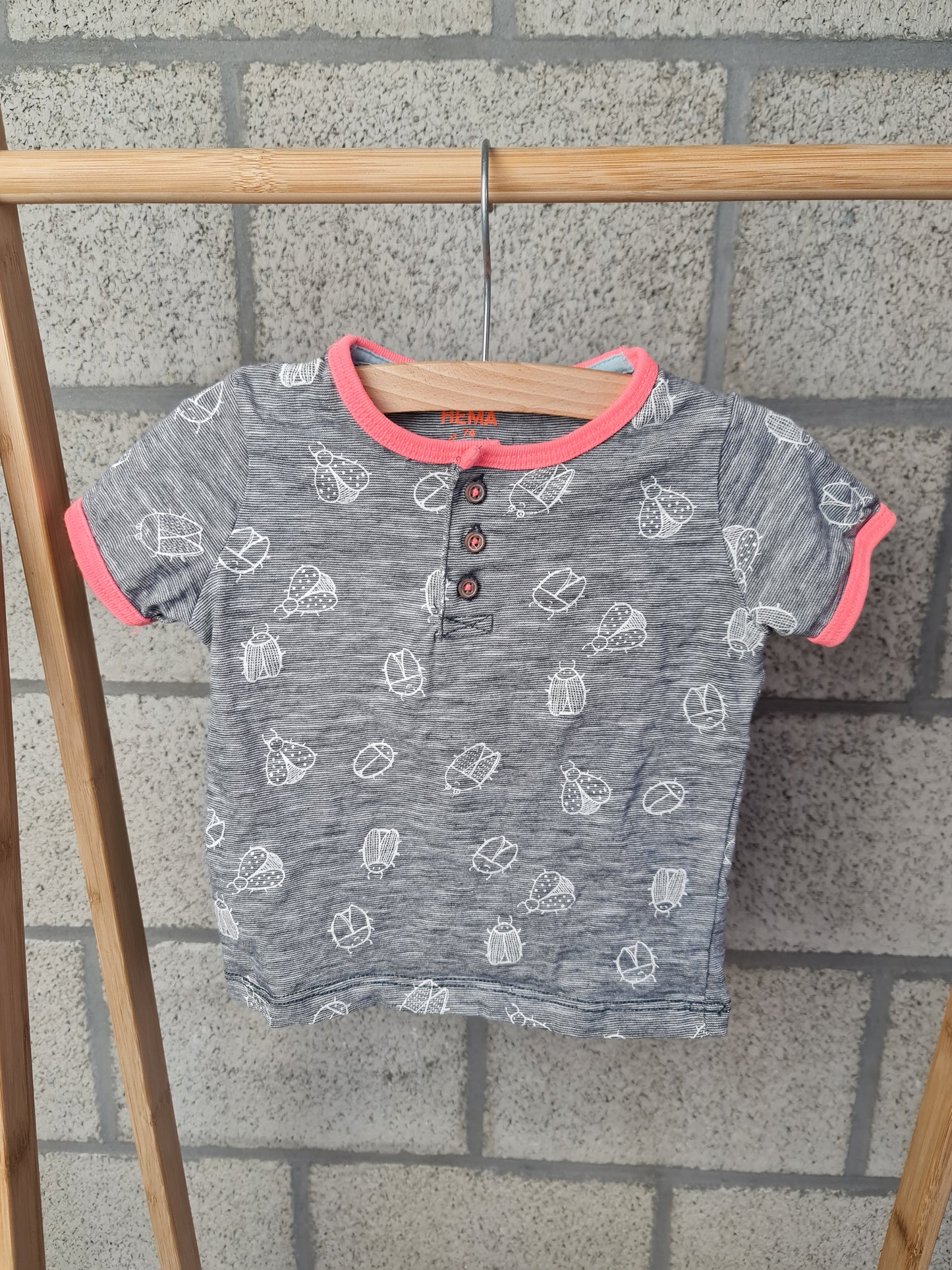 T-shirt met kevers 74 Hema